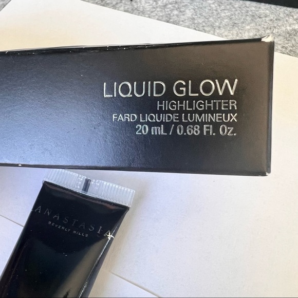 Anastasia Beverly Hills Liquid Glow - Picture 8 of 8